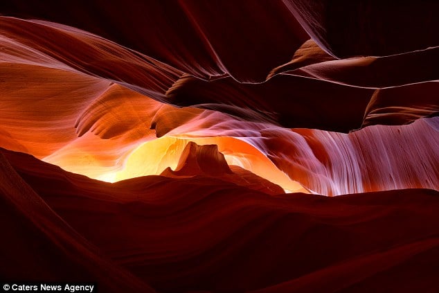 Vùng sa thạch The Wave được cho là hình thành cách đây 190 triệu năm.