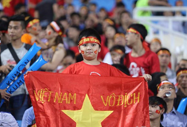 Ông Gụ cũng cho biết thêm, VFF chỉ 'bơm doping tiền' khi cảm thấy các cầu thủ xứng đáng chứ không treo thưởng trước các trận, kể cả bán kết hay chung kết 'vì như thế dễ khiến cầu thủ sinh hư, vòi vĩnh'.