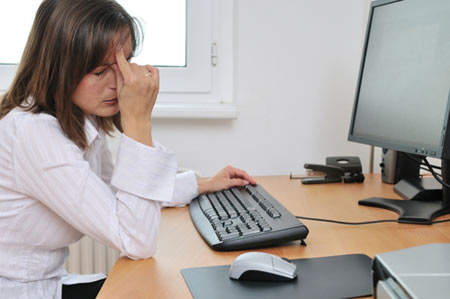 Ngủ nhiều cũng gây mất tập trung, làm việc kém hiệu quả, suy giảm trí nhớ - ngủ nhiều sẽ có cảm giác mệt mỏi, nặng đầu, mơ màng, thiếu sức sống.. dẫn đến việc suy giảm trí nhớ, rất nguy hiểm.