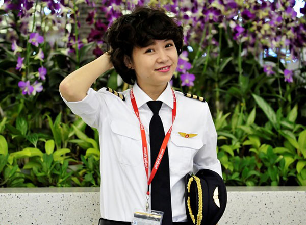 Sau nhiều đắn đo, bỏ ngoài tai những lời khuyên ngăn, Phương Anh đã thi đỗ rồi theo học khóa học phi công cơ bản tại Mỹ gần 2 năm để thực hiện khát khao chinh phục bầu trời của mình.