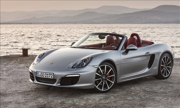 Porsche Boxster S 2013-2014. Mặc dù hãng xe Đức Porsche có một lịch sử lâu đời nhưng chiếc Porsche Boxter S mới nhất lại là mẫu xe có ngoại hình hoàn hảo nhất tính đến thời điểm hiện tại.