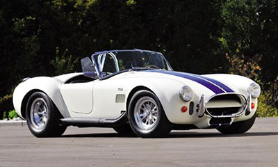 Shelby Cobra. Cobra 427 là sự kết hợp tinh tế giữa nét đẹp cổ điển, quý phái đến từ Anh Quốc và sức mạnh của động cơ kế thừa từ chiếc Ford 427.