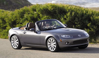Mazda MX-5 Miata. Tháng 5/2000, sách kỷ lục thế giới đã chứng nhận Miata là mẫu xe thể thao mui trần bán chạy nhất thế giới.