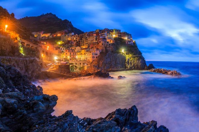 Cũng nằm trong tỉnh La Spezia (Italy), Manarola được mệnh danh là ngôi làng lãng mạn nhất với con đường Tình yêu nổi tiếng dài 1 km.