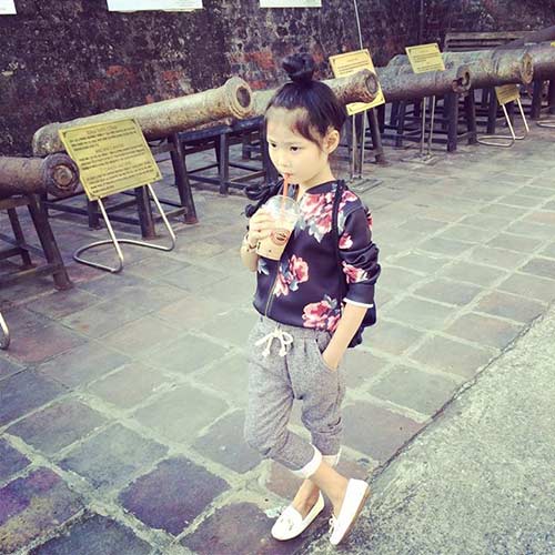 Ở Việt Nam số lượng mẫu nhí thật sự không nhiều, những em bé được thông qua trường lớp hay đạo tạo bài bản lại càng ít.