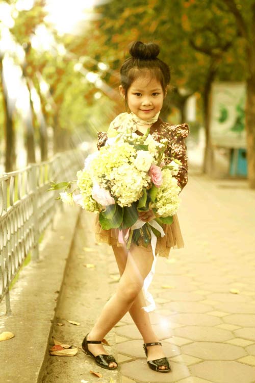 Mẫu nhí còn xuất hiện trong các MV ca nhạc như Ký ức gió của ca sĩ Hồ bảo Nhi, hay Xa anh em còn yêu của ca sĩ Chu Bin.