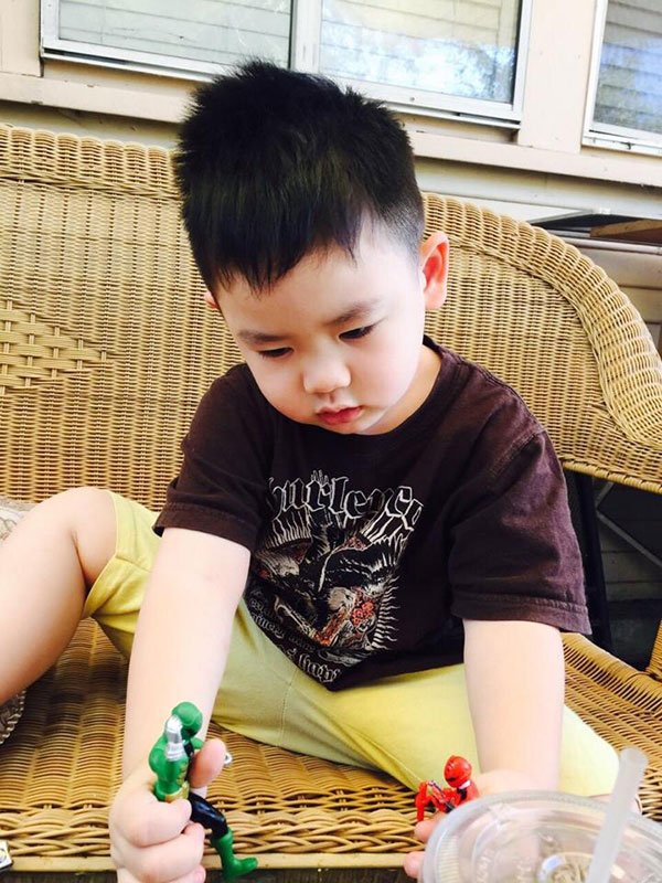 Kenzi cũng rất tinh nghịch.