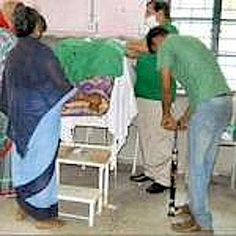 Bác sỹ dùng bơm xe đạp để triệt sản cho bệnh nhân