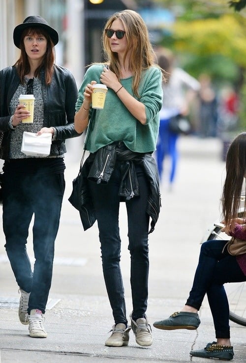 Behati Prinsloo sinh năm 1989 tại Nam Mỹ. Cô đặt chân vào làng mẫu từ năm 16 tuổi.
