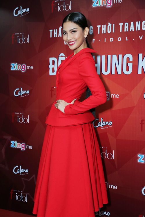 Chính việc ăn mặc quá kín đáo khiến cô không thực sự nổi bật trong showbiz.