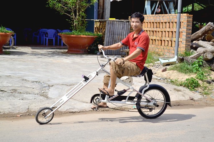 Nhìn có vẻ kì quặc và cồng kềnh nhưng chiếc xe lại rất dễ điều khiển khi lưu thông trên đường.