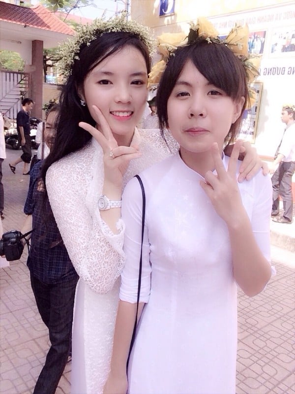 Nhí nhảnh với bạn cùng lớp.