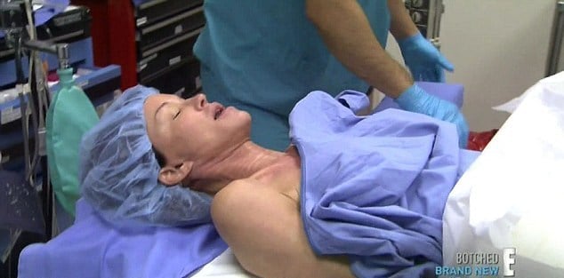 Trước đây bà đã từng Shbet888 tiền thưởng cực khủng nâng ngực nhưng sau thời gian ngực bị biến dạng khiến bà quyết định 'trùng tu' vòng 1.