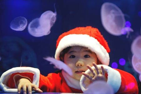 Hãy cùng ngắm các bé cực đáng yêu trong những bộ đồ Giáng Sinh nhiều mắc sắc trước noel.