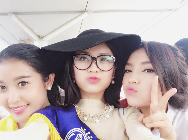 Hình ảnh hai người đẹp tình cảm sau khi đăng quang ngôi vị Hoa hậu, Á hậu.
