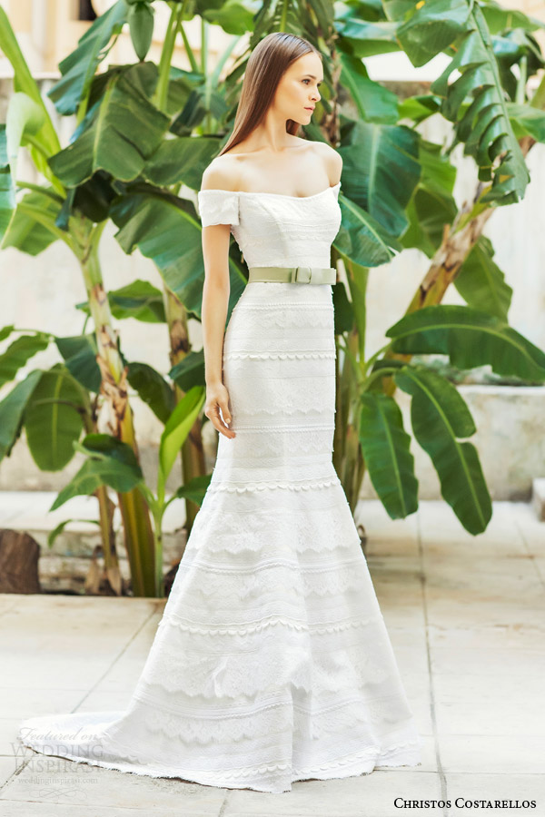 Đầm đuôi cá là mẫu váy cưới được các cô dâu ưa chuộng mất mùa cưới 2014 và dự kiến sẽ làm mưa làm gió xuân hè 2015. Thiết kế trễ vai với các lớp vai giả băng cuốn này là một trong những mẫu đang làm điên đảo thị trường.