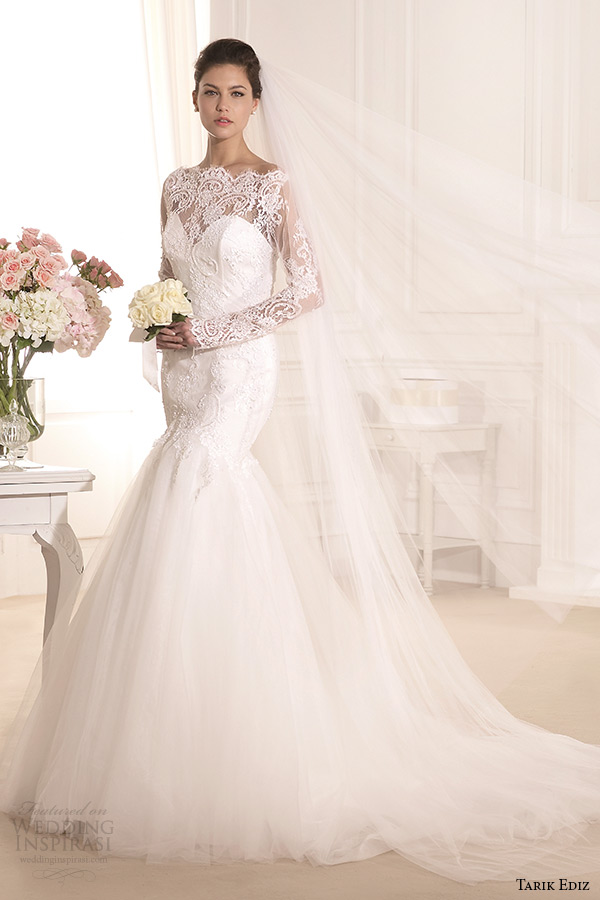 Kín đáo, thanh lịch mà vẫn tinh tế, gợi cảm nhờ phần đuôi cá ôm nhẹ hông và xòe rộng phía dưới.