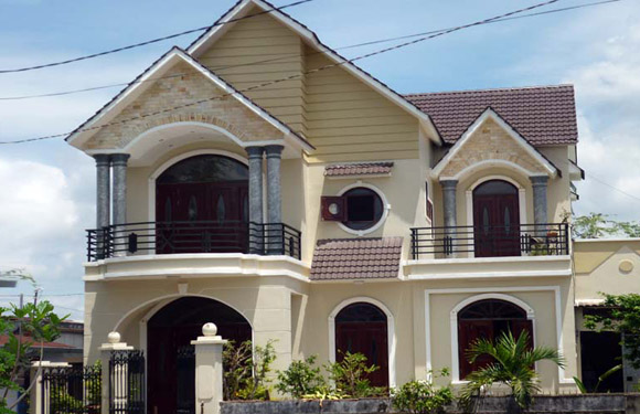 Thìn thuộc hành Thổ. Chính vì vậy nên màu sắc phù hợp với người tuổi Thìn sẽ là màu vàng nhạt và màu nâu sáng. Bởi vậy, nhà của người tuổi Thìn nên sơn màu vàng nhạt là tốt nhất.
