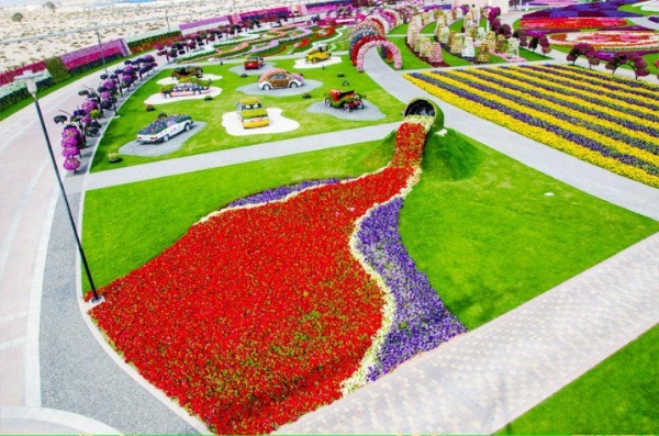 Đến với nơi đây, du khách sẽ được chiêm ngưỡng vô vàn những mảng màu kỳ diệu được tạo nên từ màu sắc của 45 loài hoa khác nhau.