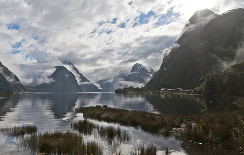 Fiordland National Park, New Zealand. Nếu bạn băn khoăn Trái Đất một nghìn năm trước sẽ như thế nào, vậy thì Công viên quốc gia Fiordland của New Zealand sẽ là nơi giải đáp thắc mắc đó.