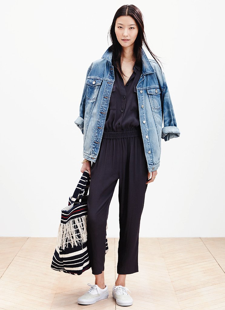 Chiếc jacket denim đương nhiên không thể thiếu trong tủ đồ đón xuân.