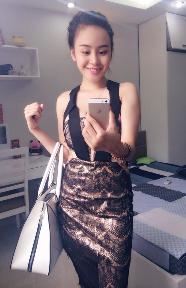 Bà Tưng điệu đà chuẩn bị ra phố.