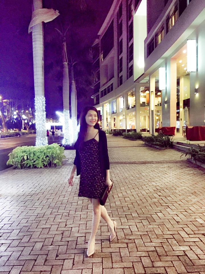 Lại một cách mặc slip-dress hợp lý, quyến rũ của bà xã Đăng Khôi.