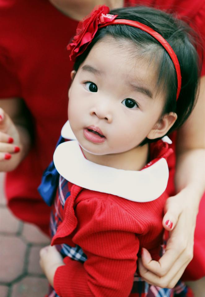 Xuân Lan chia sẻ trên trang cá nhân: 'Con càng ngày càng lớn, mẹ càng ngày càng muốn ôm sát con để cảm nhận hạnh phúc mỗi ngày. Mẹ con mình yêu nhau lắm lắm...'.