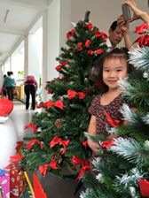 Cùng với Dương Hoàng Yến, cô được gọi là 'hoa khôi' sao mai năm đó nhờ gương mặt xinh xắn. Cô kết hôn với danh hài Thành Trung và tạm ngưng ca hát để chăm sóc Shbet111 slot, casino, thể thao, xổ số.