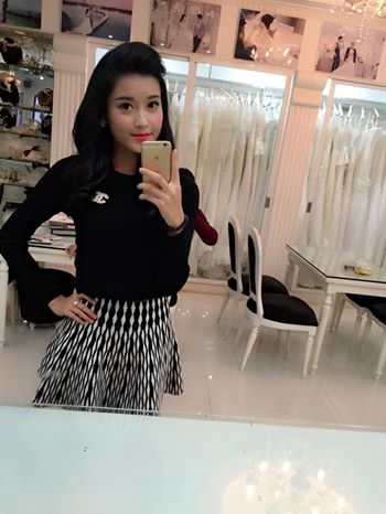 Á hậu Huyền My xinh xắn đi chơi.