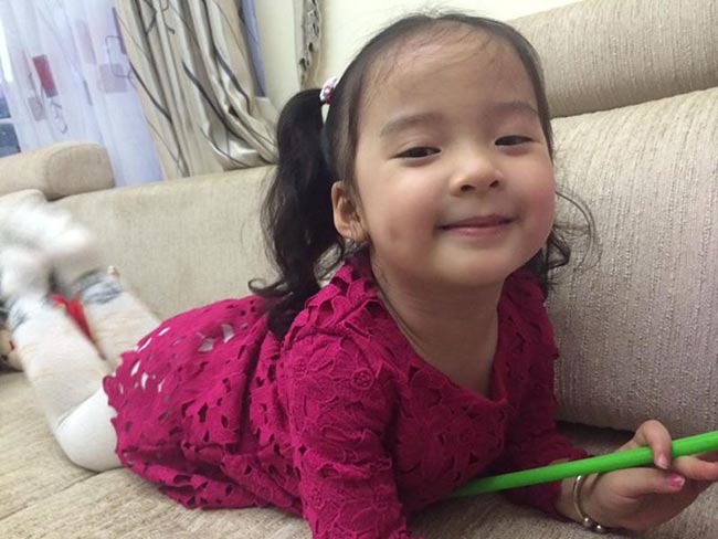 Hồng Đăng thường hay chia sẻ những tấm hình ghi lại khoảnh khắc siêu đáng yêu của con gái lên trang cá nhân.