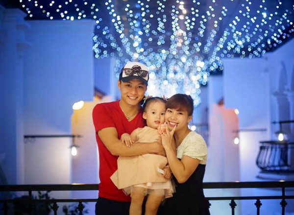 Dù rất bận rộn với những dự án phim mới nhưng Hồng Đăng vẫn luôn dành thời gian cho Shbet111 slot, casino, thể thao, xổ số và cô con gái nhỏ.