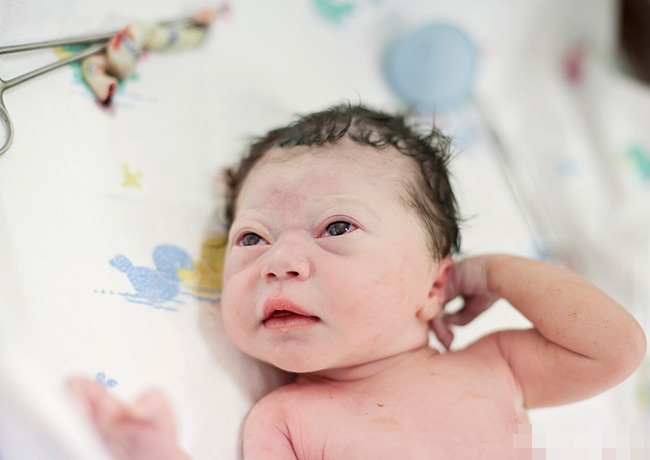 Nét đáng yêu của bé Maddie vừa mới chào đời.