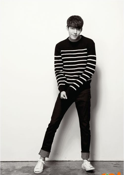 Khả năng biến hóa với thời trang là nghề của Kim Woo Bin. Vì thế đừng ngạc nhiên khi cũng có lúc anh đầy ngọt ngào như thế này.
