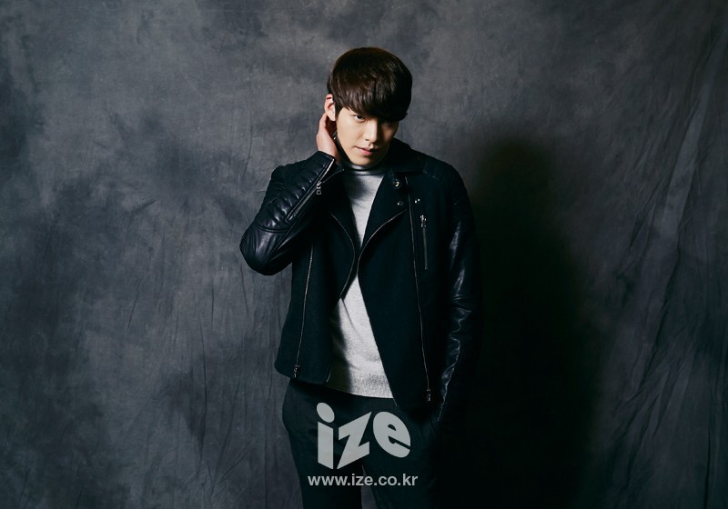 Khi cần ngầu thì Kim Woo Bin sẽ dùng những chiếc jacket dáng bo.