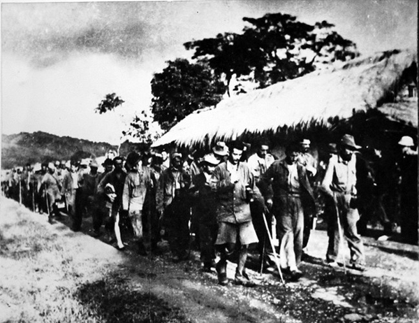 Sĩ quan binh đoàn Ta-Pô của Pháp bị bắt sống trong chiến dịch Biên giới năm 1950.