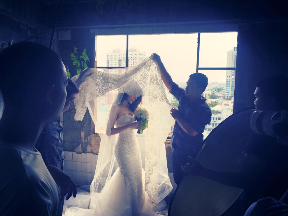 Một khung hình huyền ảo của cô dâu Thủy Tiên.