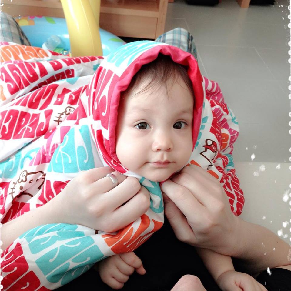 Với bà mẹ sinh năm 1988, việc lấy lại vóc dáng sau khi sinh không quan trọng bằng việc cô phải đảm bảo tốt nhất cho sự phát triển cho con gái yêu.