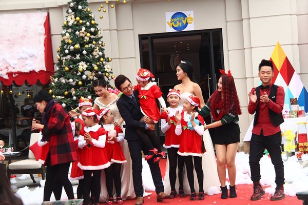 Phương Thanh, á hậu Huyền My tham dự chương trình Bữa trưa vui vẻ của vtv6.