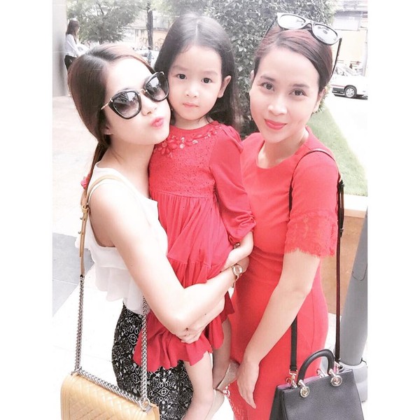 Lưu Hương Giang đón giáng sinh cùng con gái ở Sài Gòn.