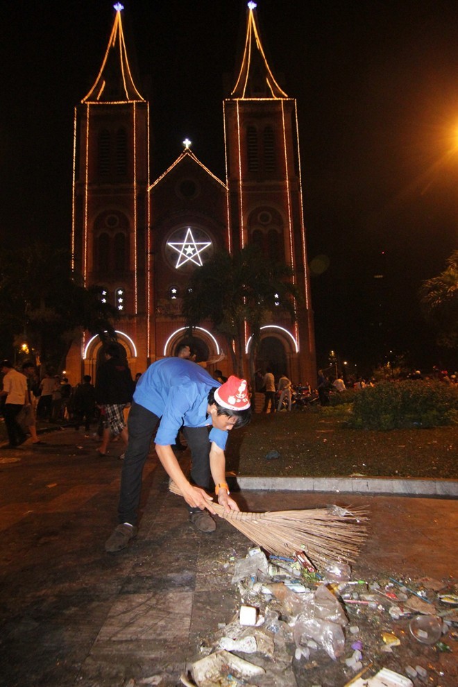 Sau đêm Noel, những hình ảnh này khiến không ít người xem phải suy ngẫm.