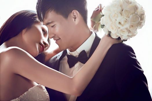 Thủy Tiên ngập tràn hạnh phúc khoe ảnh cưới.