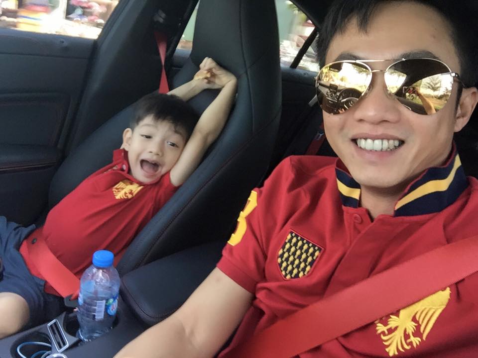 Cường Đô la đưa bé Su Beo đi nhà sách ngày cuối tuần.