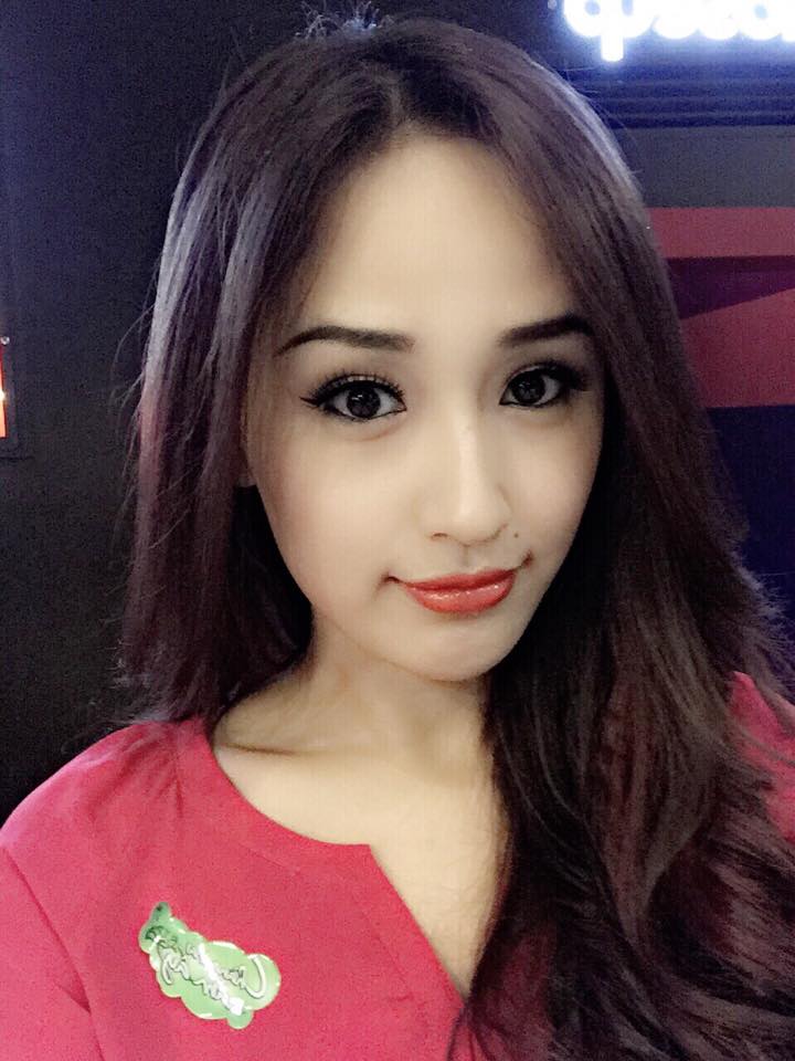 Mai Phương Thúy khoe khuôn mặt trang điểm trẻ trung và xinh xắn.