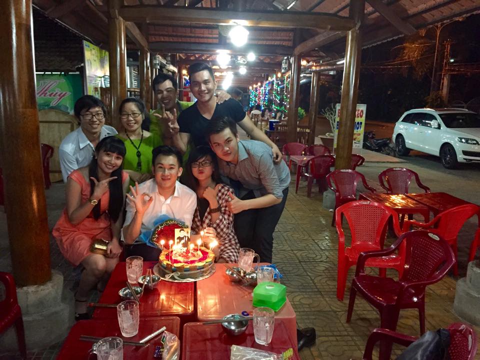 Dương Triệu Vũ được fan tặng quà.