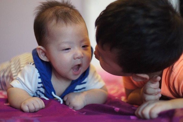 Dù mới chỉ 5 tháng tuổi, nhưng bé Khải Nguyên rất đáng yêu và bụ bẫm.