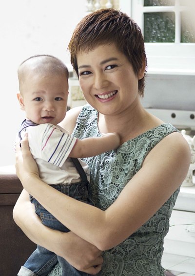 Cậu bé hay cười và luôn tinh nghịch.