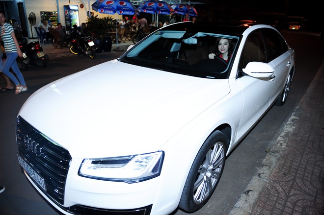Chiếc xe Audi hạng khủng của 'Bà mẹ nhí'.