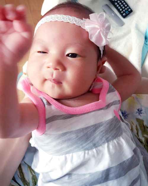 Cô bé Sunny chào đời vào ngày 20/12, nặng 3kg.