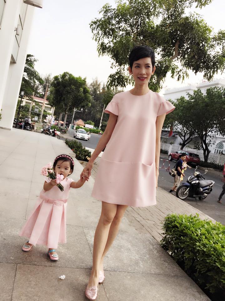 Tối qua (11/1), Quatrian shbet hiện đang mở của người mẫu Lê Thúy và chồng Khải An đã diễn ra tại một nhà hàng sang trọng ở Q.7 (TP.HCM).